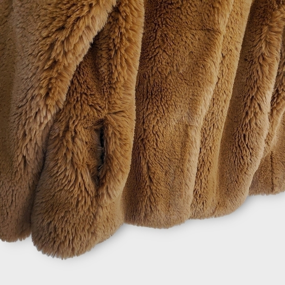 NOIZE Faux Fur Carly Coat - Picture 9 of 15